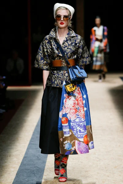 Look 30